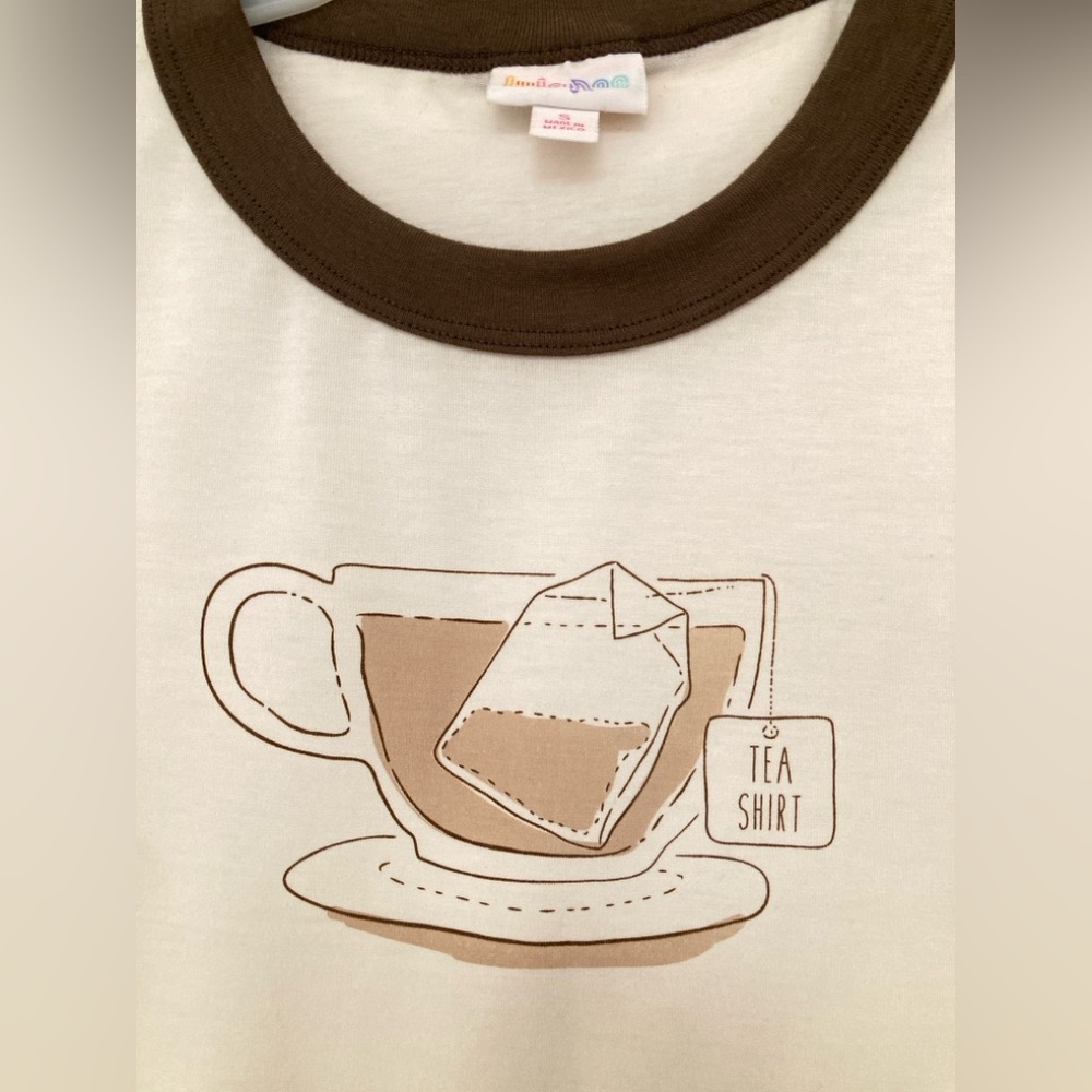 LuLaRoe Liv Tee Size S Cream Brown Tea Cup Graphic Short Sleeve Top - Picture 2 of 6